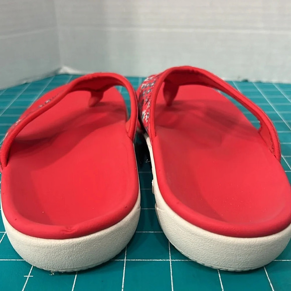 Red Floral Spenco Yumi Style Orthotic Flip Flops - Picture 4 of 10